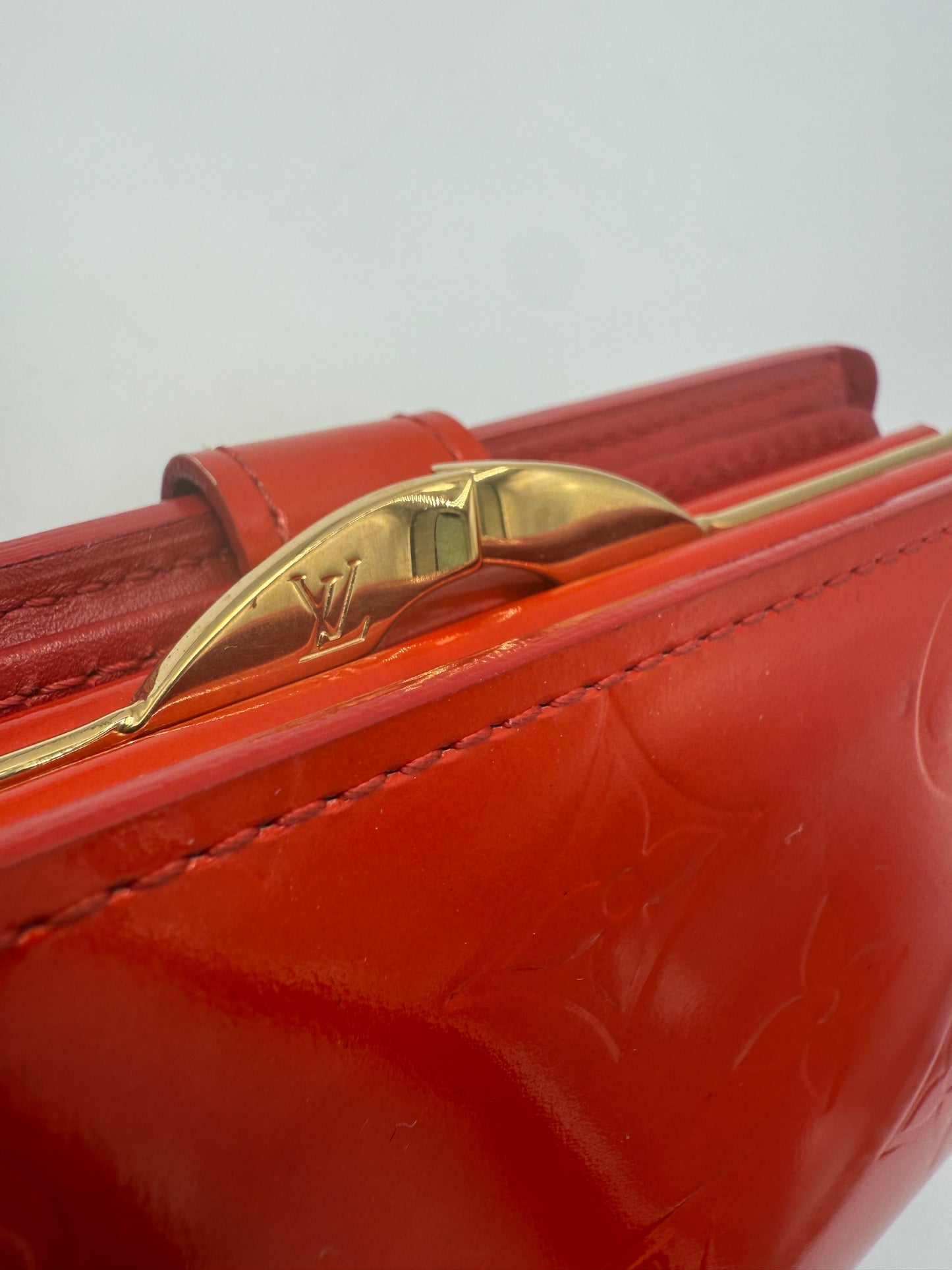 Louis Vuitton Red Vernis Kisslock Wallet MI1023