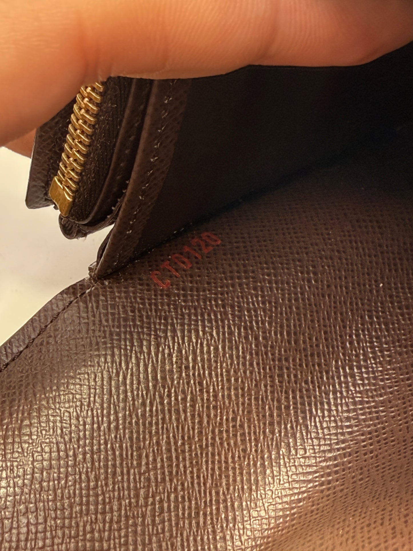 Louis Vuitton Damier Ebene Sarah Wallet CT0120