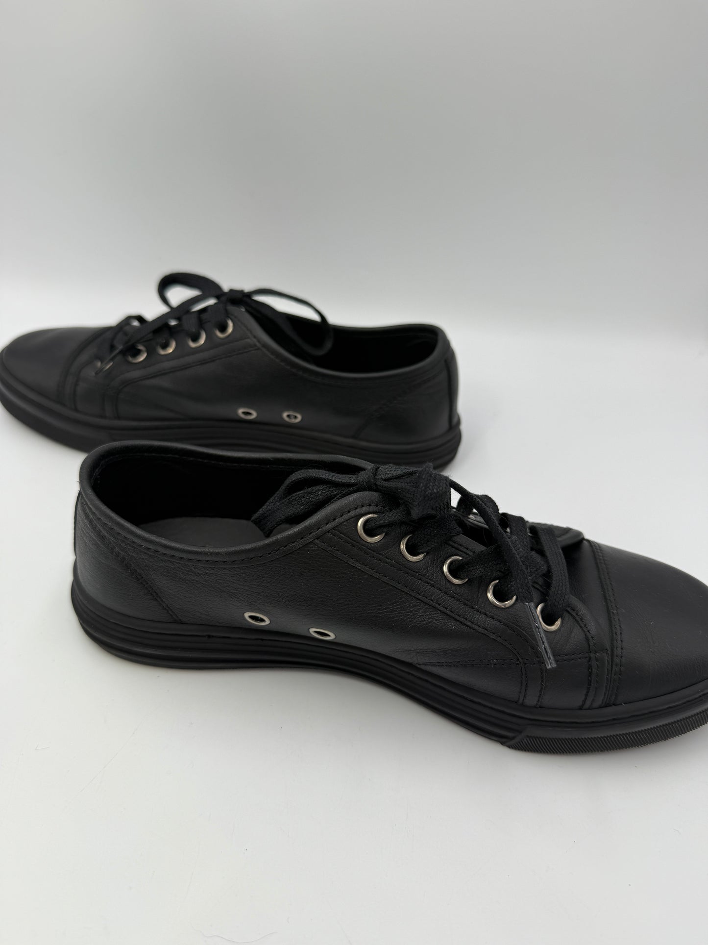 Gucci Black Leather Low Top Sneakers