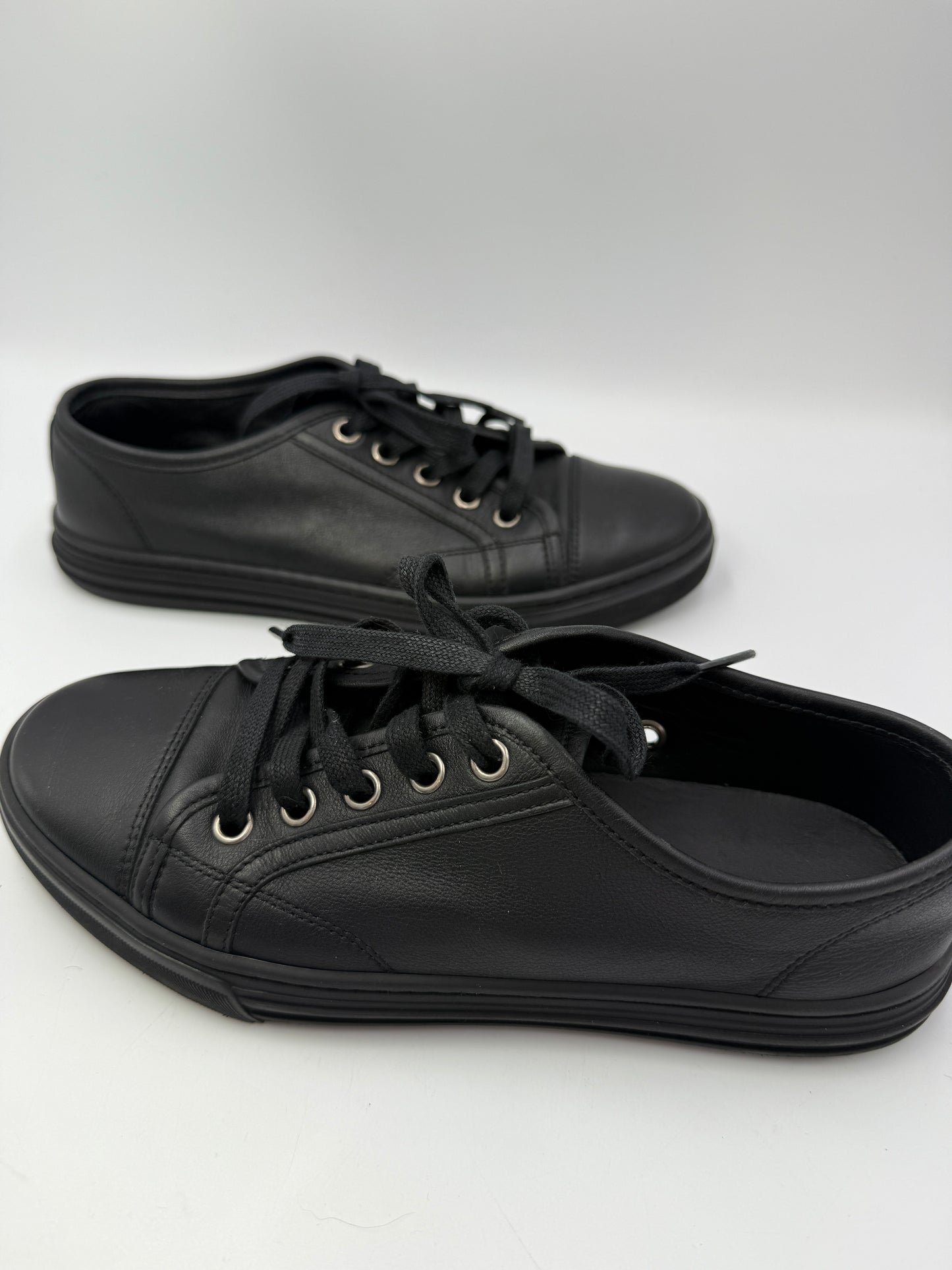 Gucci Black Leather Low Top Sneakers
