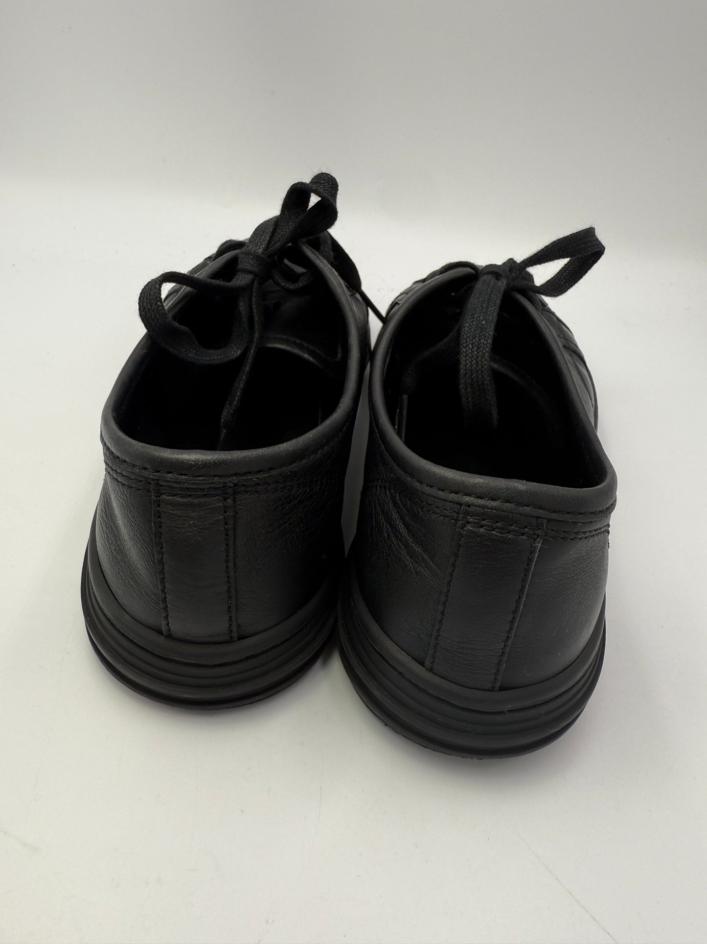Gucci Black Leather Low Top Sneakers
