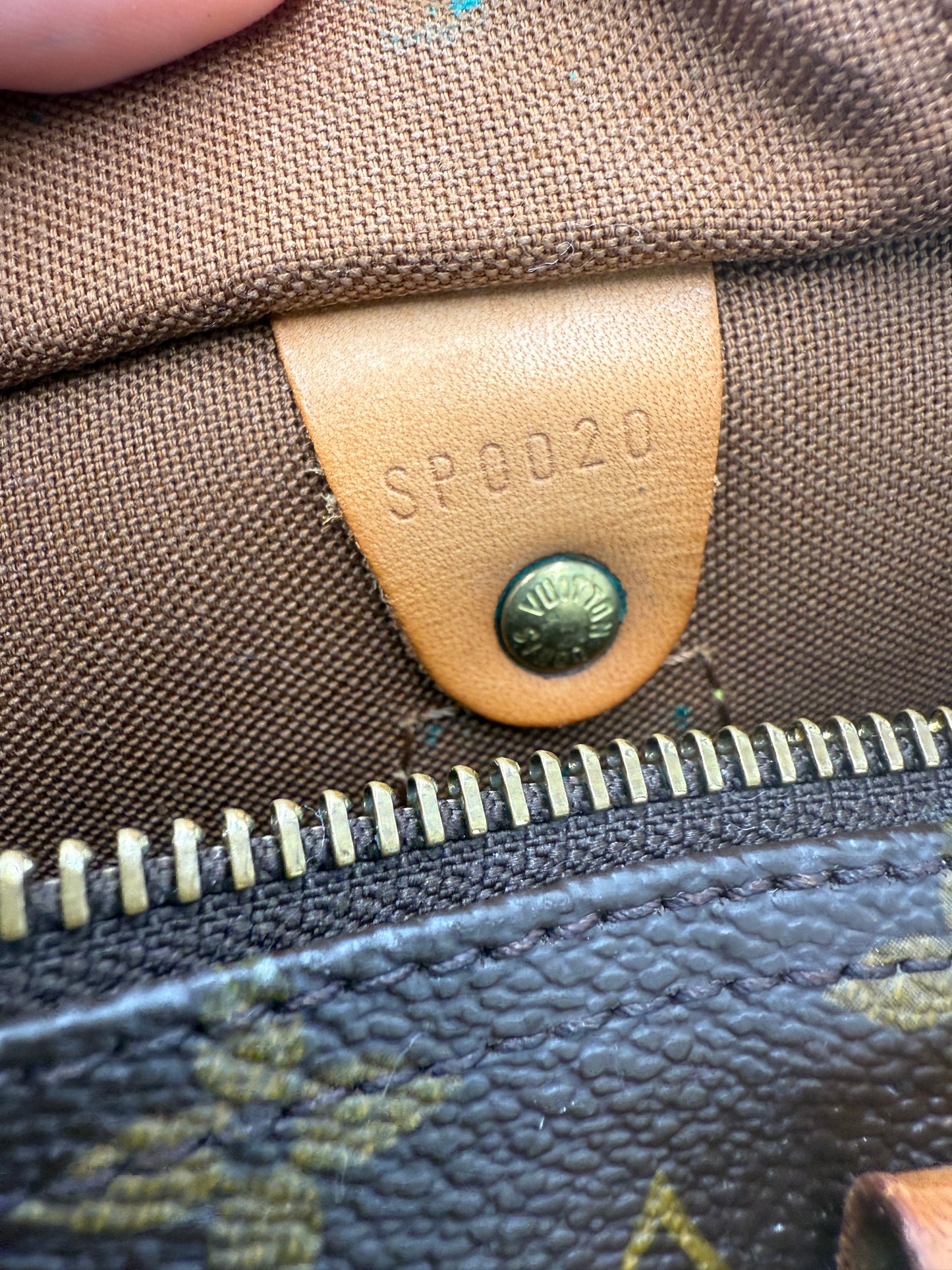 Louis Vuitton Monogram Speedy 40 SP0020