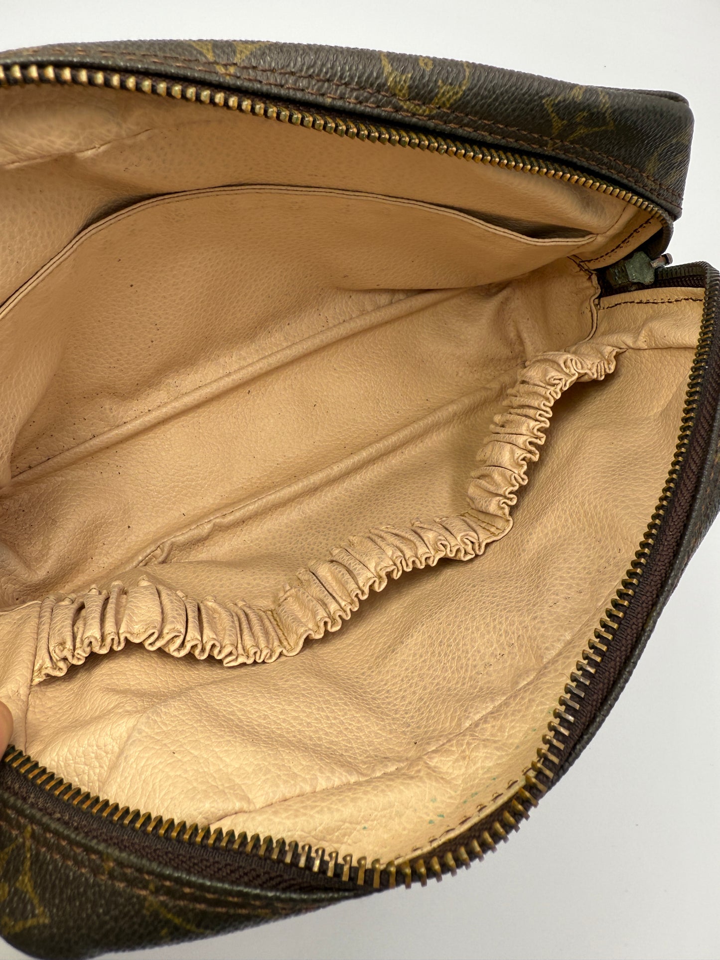 Louis Vuitton Monogram Coated Canvas Toiletry 23 cm