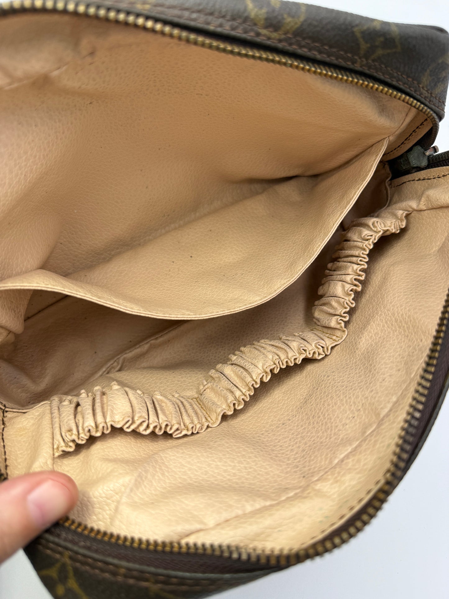 Louis Vuitton Monogram Coated Canvas Toiletry 23 cm