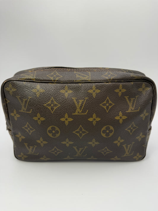 Louis Vuitton Monogram Coated Canvas Toiletry 23 cm