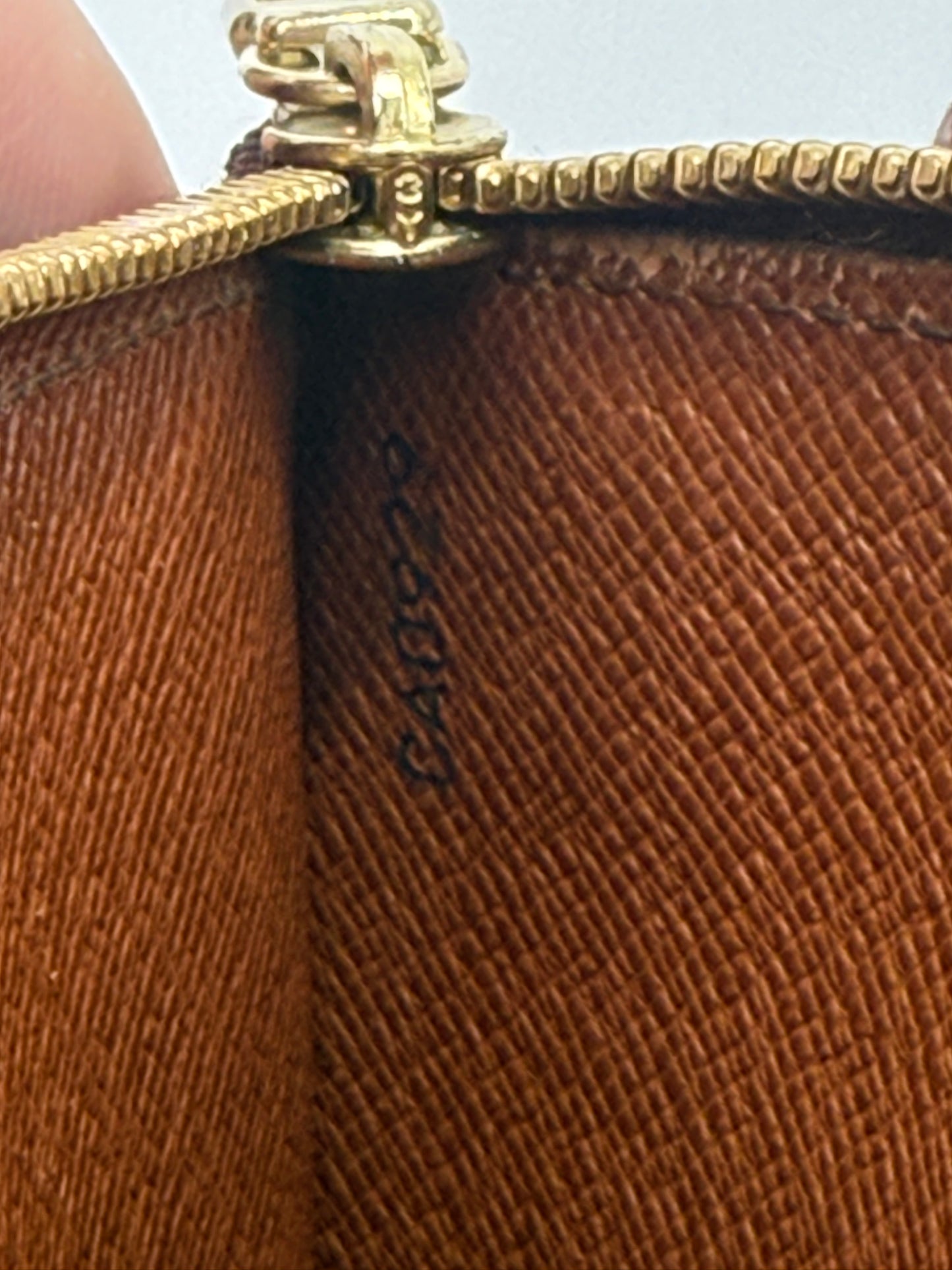Louis Vuitton Monogram Sarah Wallet CA0929