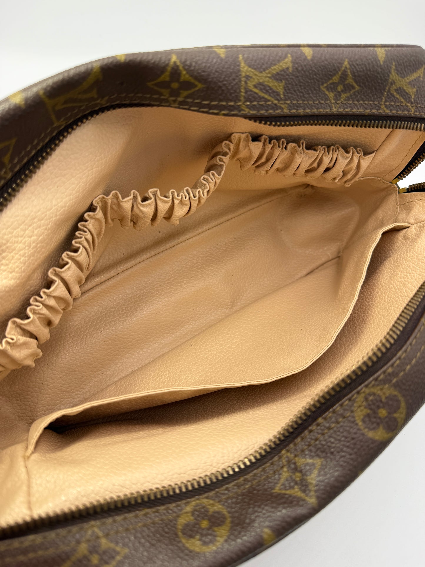 Louis Vuitton Monogram Coated Canvas Toiletry 28 cm