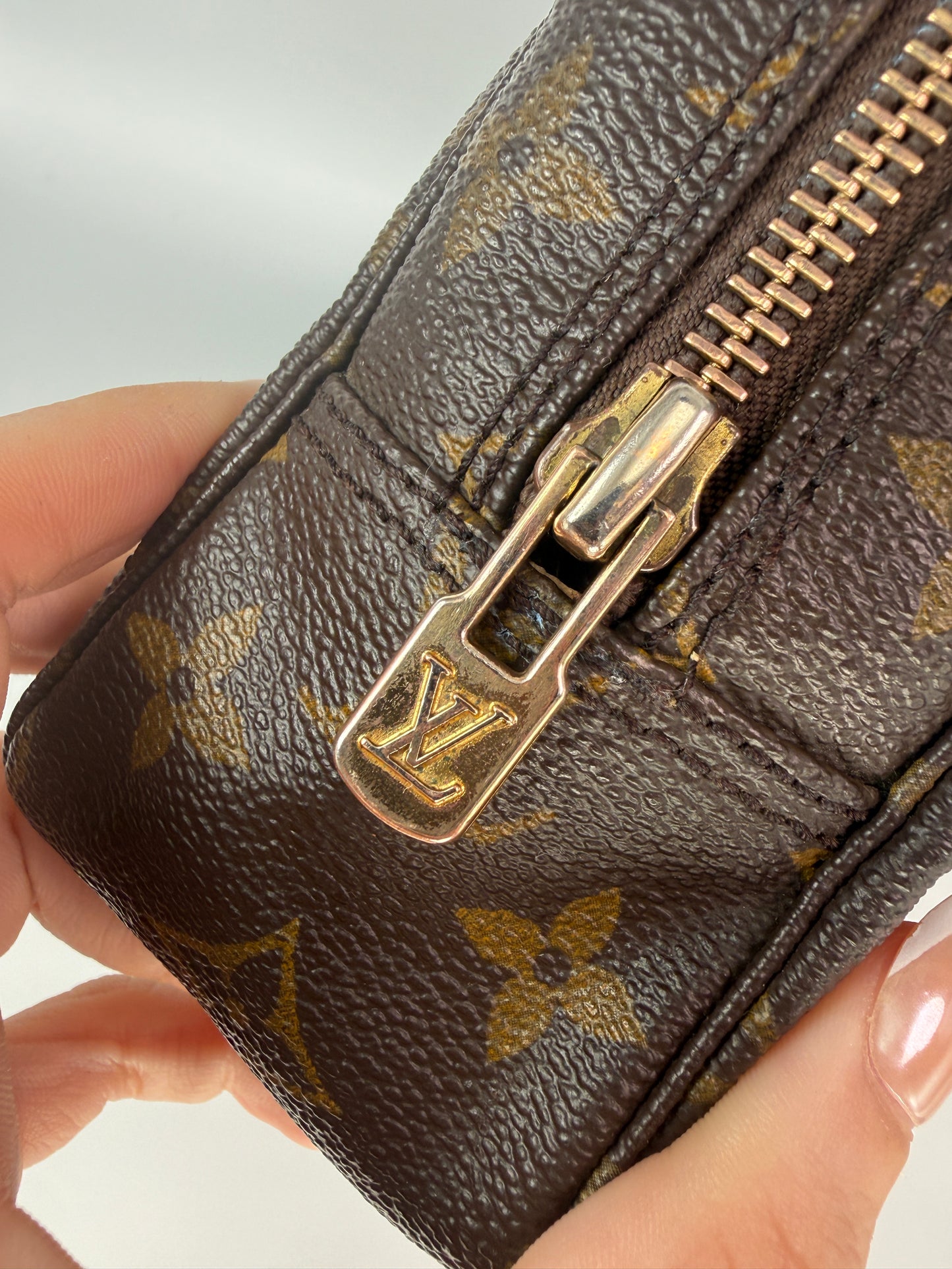 Louis Vuitton Monogram Coated Canvas Toiletry 23 cm 881TH