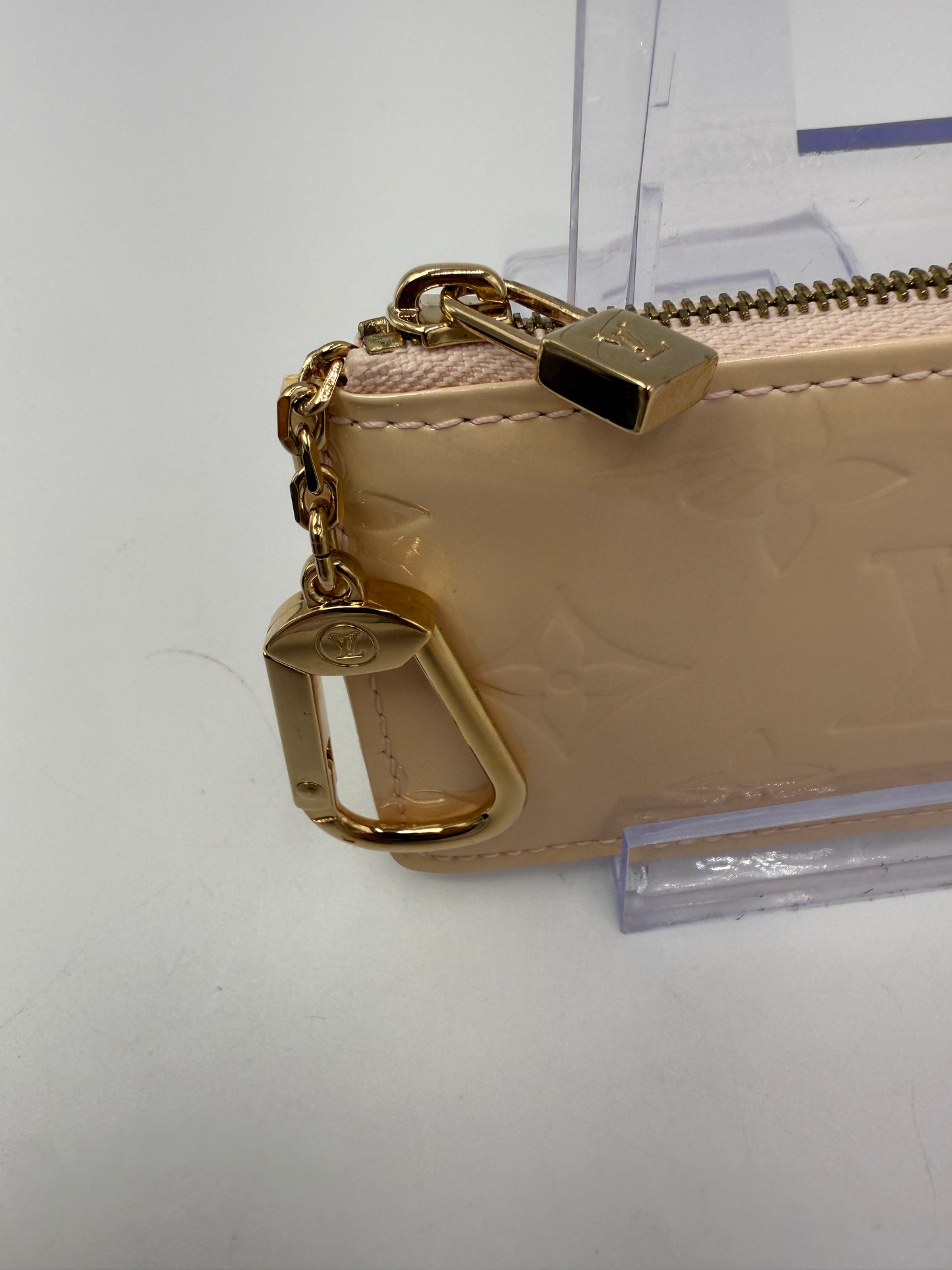 Louis Vuitton Cream Vernis Key Cles CA0074