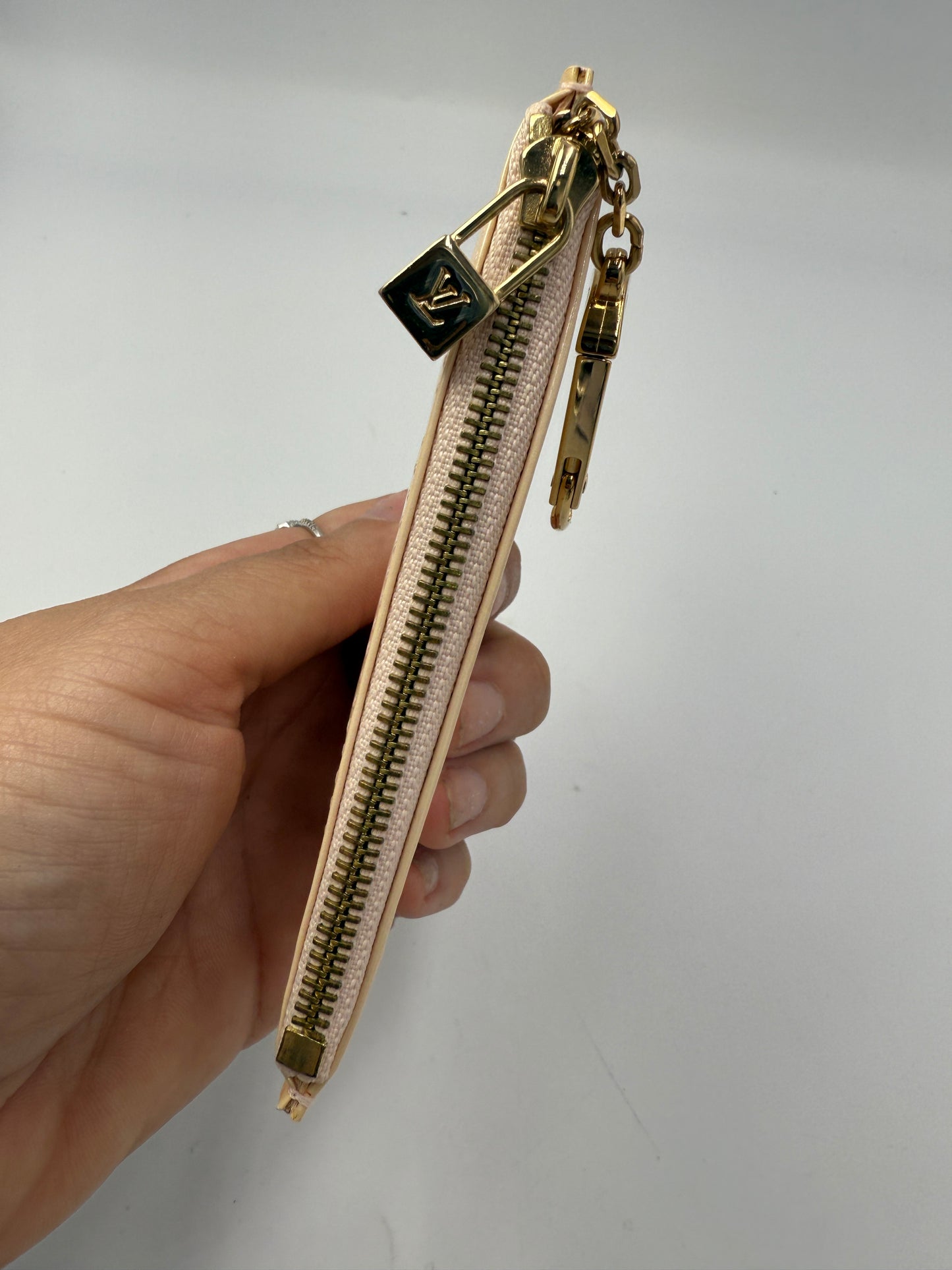 Louis Vuitton Cream Vernis Key Cles CA0074