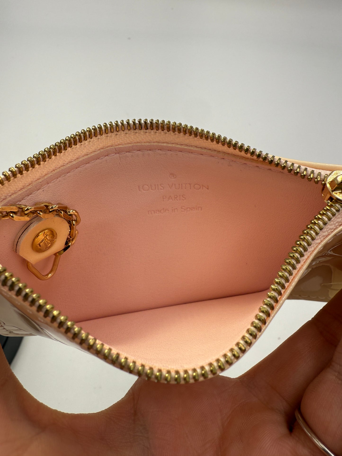 Louis Vuitton Cream Vernis Key Cles CA0074