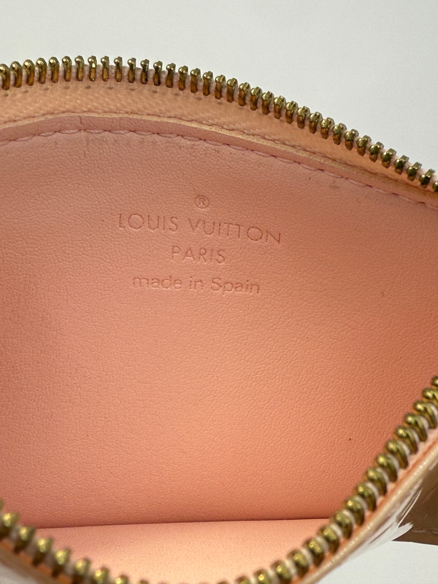 Louis Vuitton Cream Vernis Key Cles CA0074