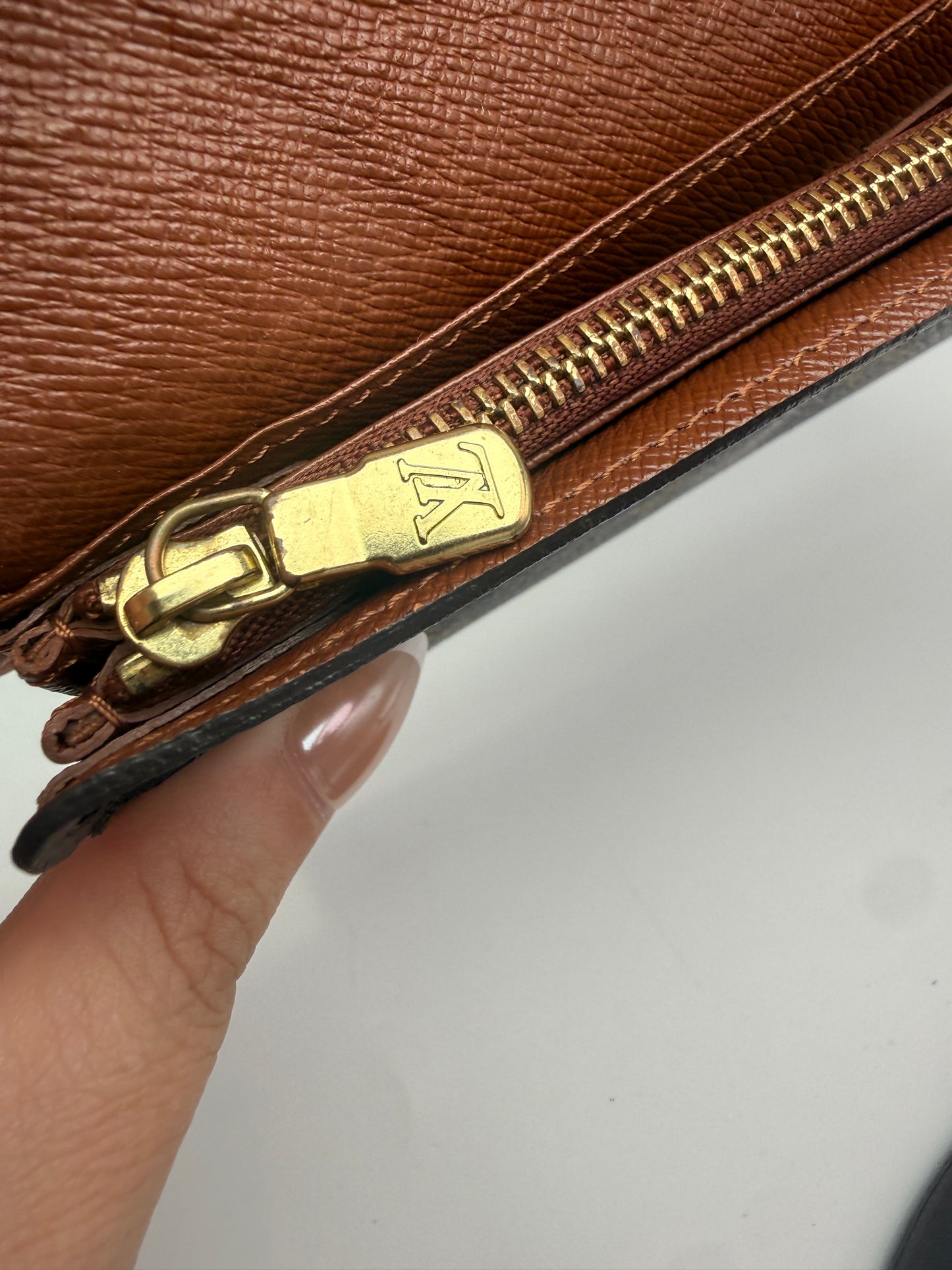 Louis Vuitton Monogram Sarah Wallet with Unbranded Chain CT0025